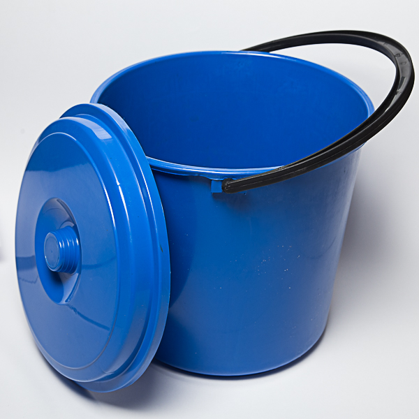 PATTUMIERA IN PLASTICA LT.20 CON COPERCHIO